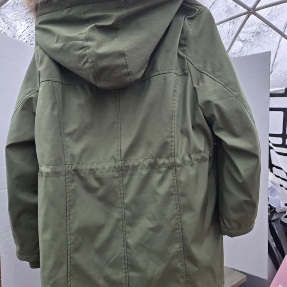 olive green winter parka features a warm, mixed-texture lining designed for cold - Picture 7 of 8